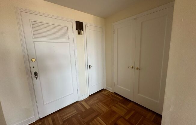 1 bed, 1 bath, 768 sqft, $1,400, Unit Royal York 807