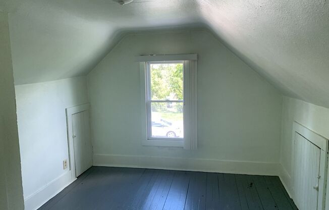 2 beds, 1 bath, $1,050