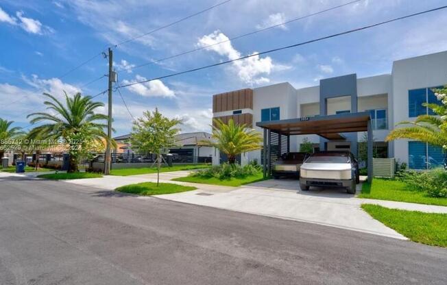 3900 SW 137 CT