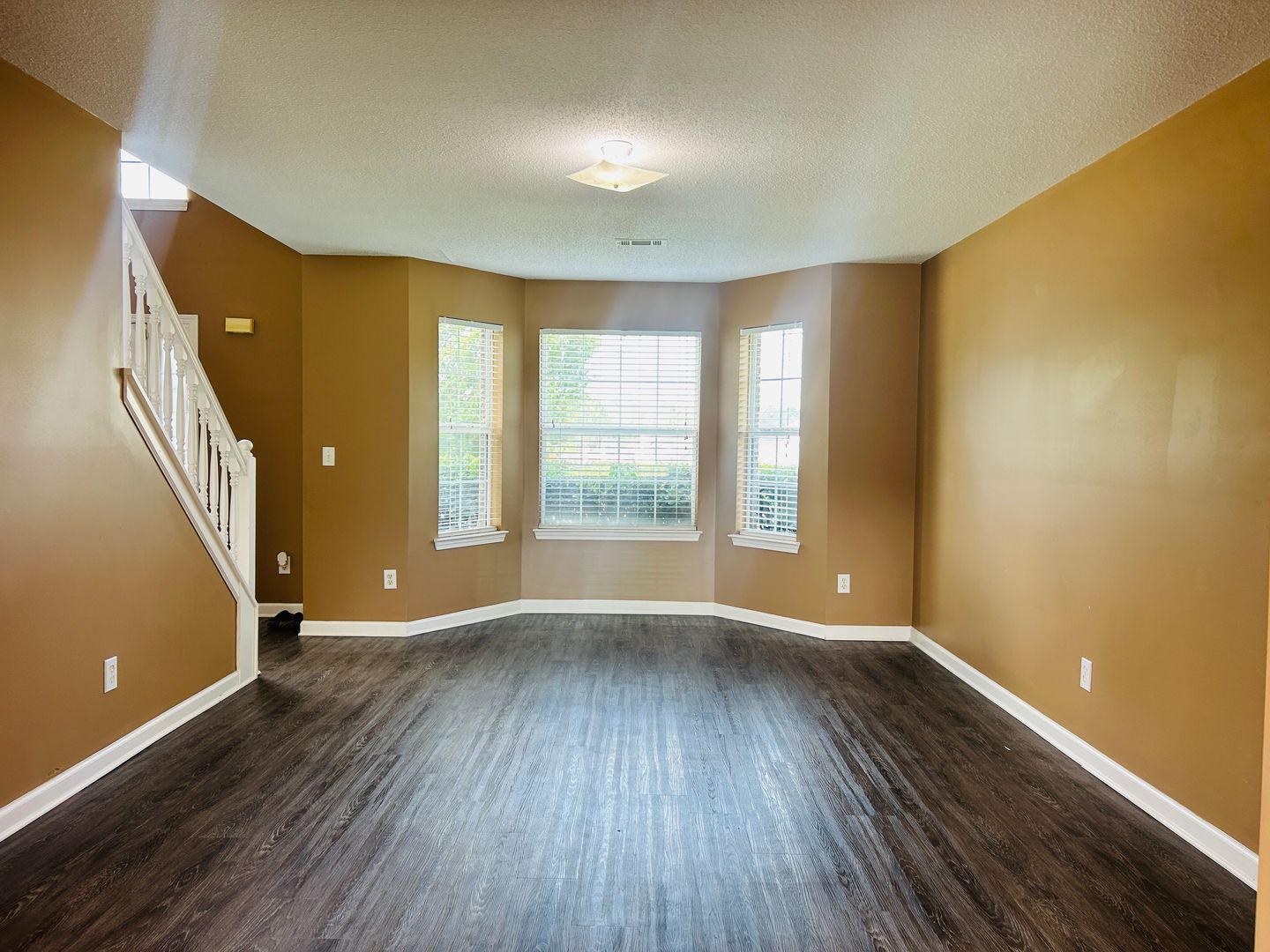 Welcome home to this stunning 5 bedroom 3 full bathroom home located in College Park! Must see!