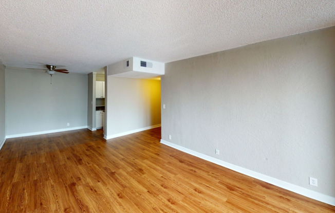 1 bed, 1 bath, 705 sqft, $1,195, Unit 1945 Peoria St #411