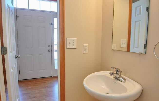 2 beds, 2.5 baths, 1,100 sqft, $1,295, Unit 34W