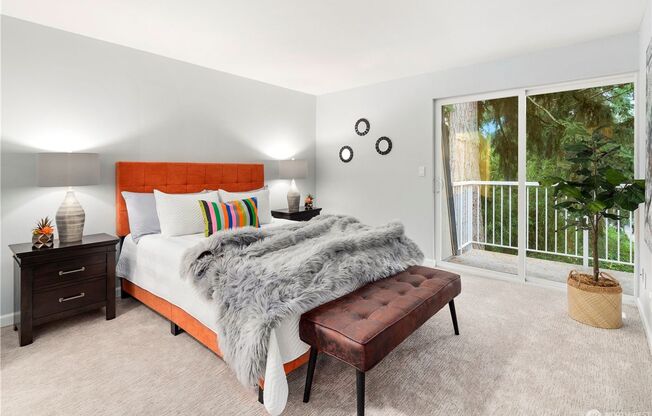 2 Bedroom Top-Floor Unit in Juanita