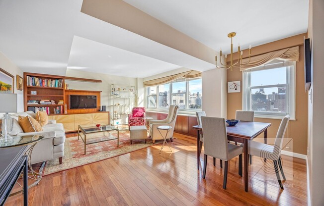 101 W 12 ST