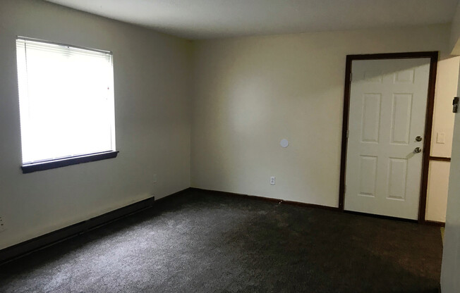 2 beds, 1 bath, 850 sqft, $625, Unit 4