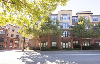 2bd/2Ba Midtown Condo Perfect for Roommates w/ Pool and Gym!