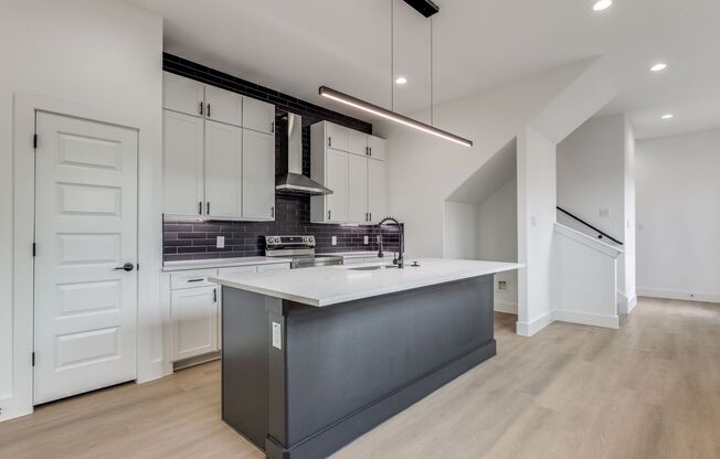 Modern Elegance Near Downtown Dallas – Brand-New Luxury Living Awaits!