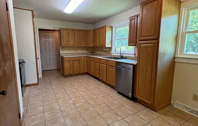 3 beds, 1 bath, $1,385