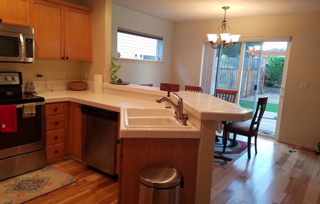 3 Bedroom plus Den! Jackson School Neighborhood!