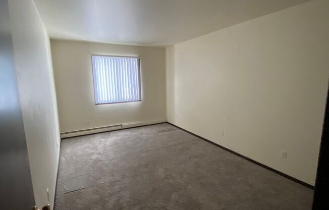 1 bed, 1 bath, $850, Unit 6
