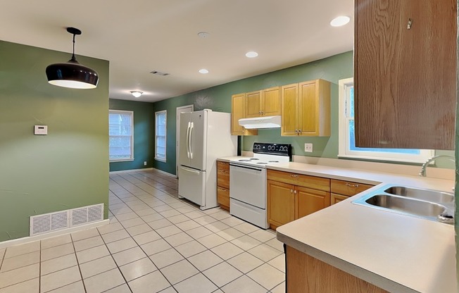 412 HARRISON LN