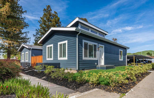 2 beds, 2 baths, 800 sqft, $3,740