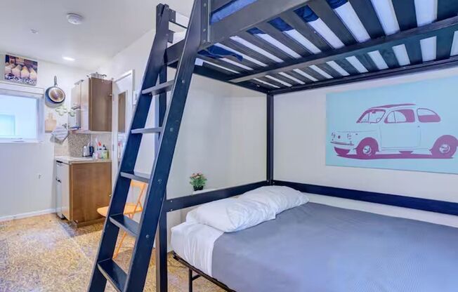 Studio, 1 bath, 200 sqft, $825