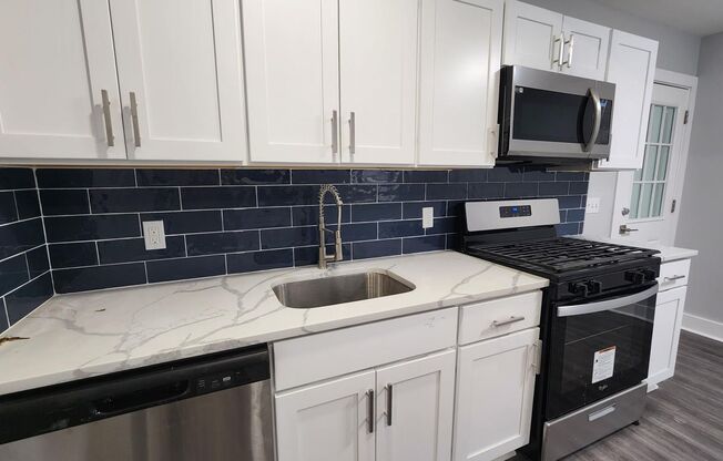 2 beds, 1 bath, 1,300 sqft, $2,395, Unit 225