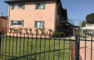 2621 W Ramona RD
