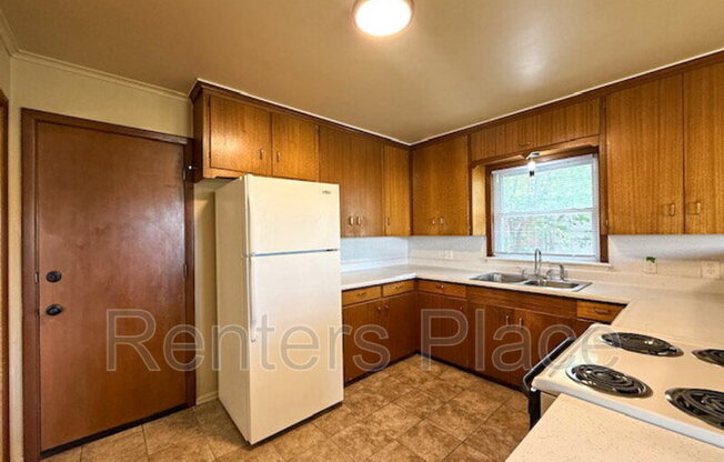 1045 E 53 ST