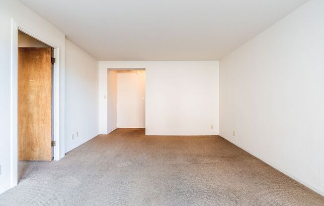 Studio, 1 bath, 423 sqft, $1,375, Unit 105