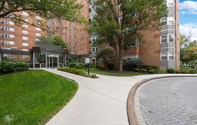 Amazing Lakefront Living on the Park