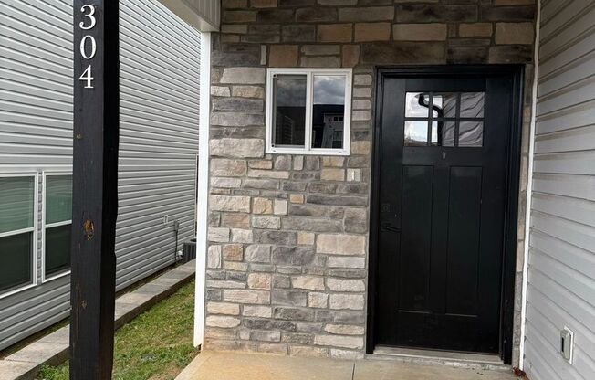 3 beds, 2.5 baths, 1,366 sqft, $1,449, Unit 1304