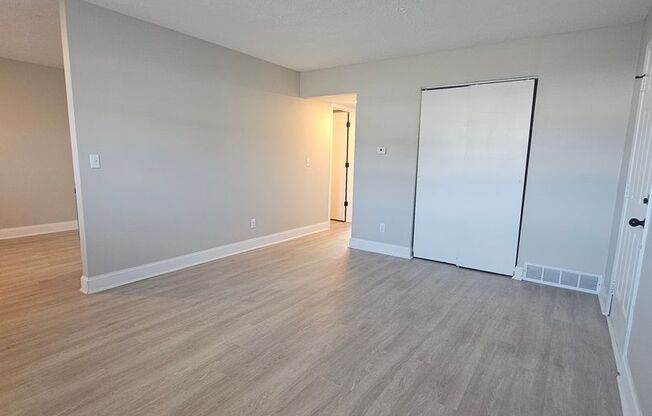 769 W 61 ST