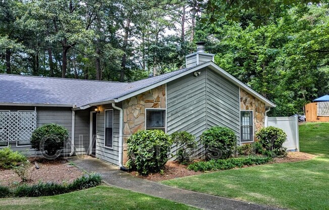 1050 MATHEWS CT SE