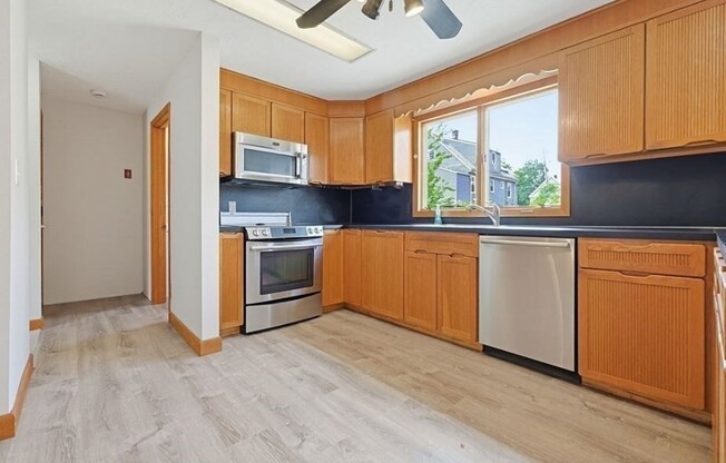 3 beds, 2.5 baths, 2,490 sqft, $3,700, Unit 22