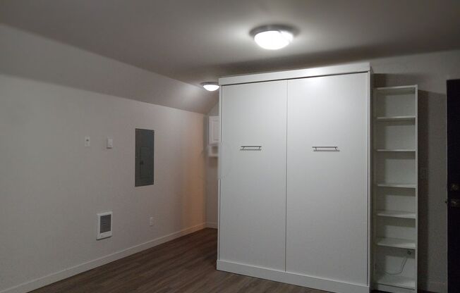 Studio, 1 bath, $1,095, Unit Unit B