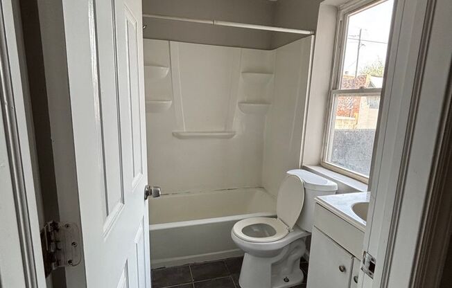 CHARMING STUDIO APARTMENT IN NORTH PHILADELPHIA AVAILABLE NOW!