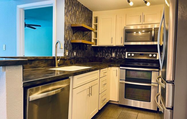 3 beds, 3 baths, $3,700, Unit # L 301