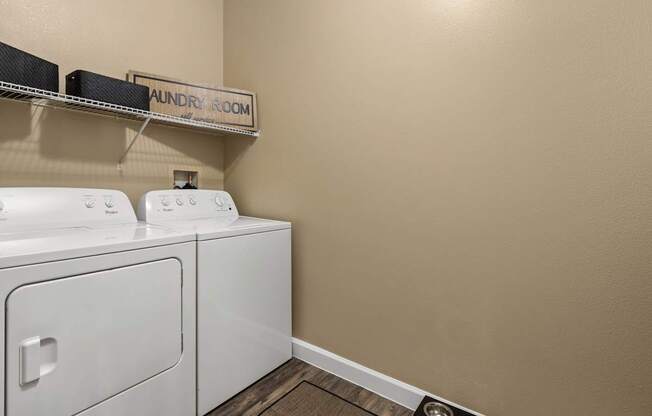 Welcome to The Oasis at Lake Bennet Apartments in Ocoee, FL