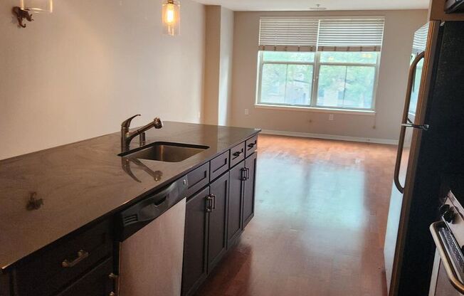 2 beds, 1 bath, $2,200, Unit # 323