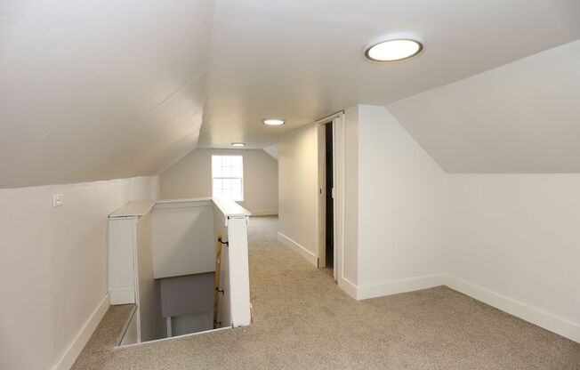 2 beds, 1 bath, $1,150