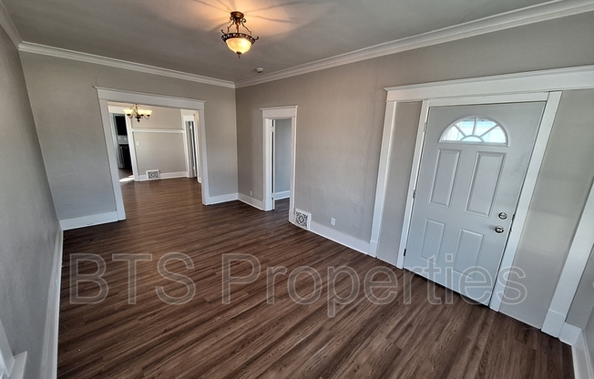 608 W LOUCKS AVE