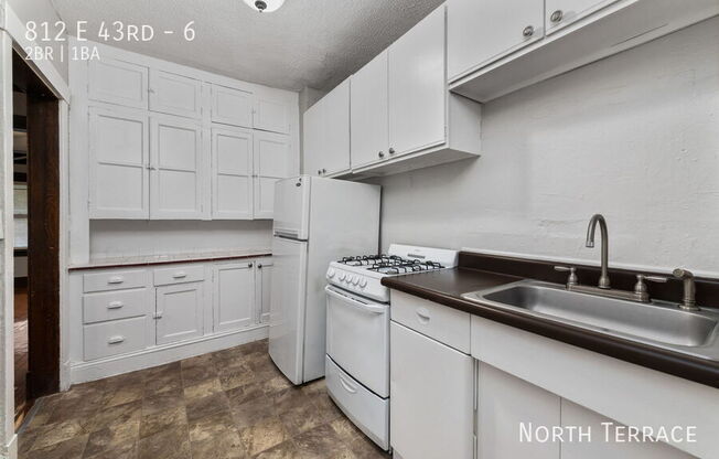 812 E 43 ST