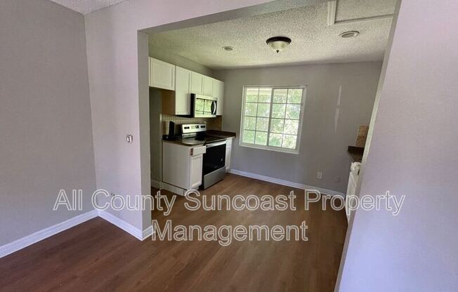 2 beds, 1 bath, 924 sqft, $1,695