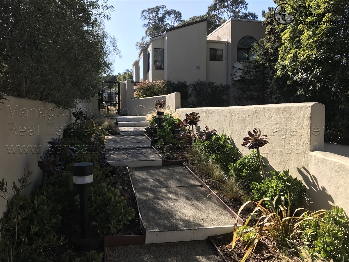 Spacious & Updated 2 Bed Downtown Monterey Condo