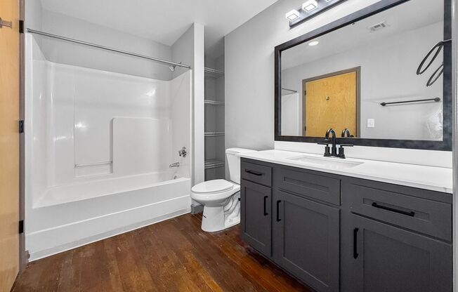 1 bed, 1 bath, 940 sqft, $1,550, Unit 107