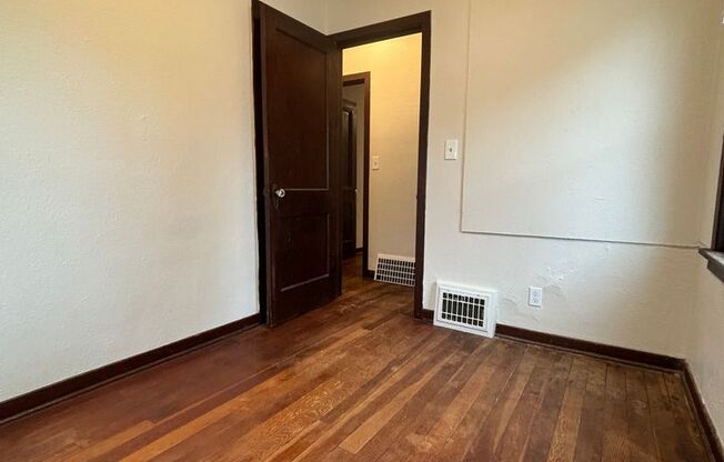 2 beds, 1 bath, $1,045