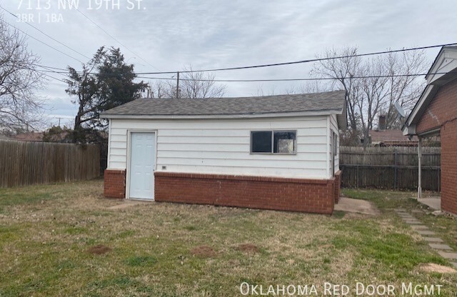 3 beds, 1 bath, 1,212 sqft, $1,200