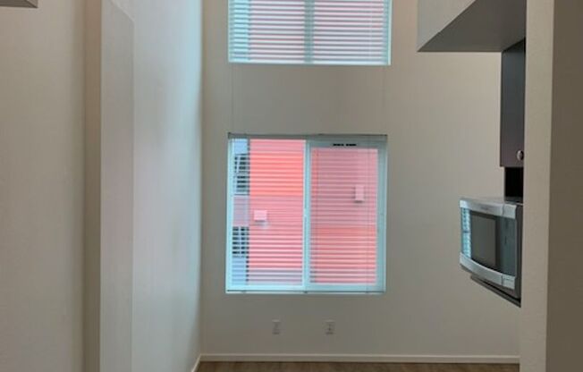 Studio, 1 bath, 186 sqft, $1,565, Unit 502