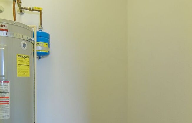 2 beds, 1 bath, $1,700, Unit 305