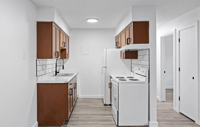 2 beds, 1 bath, $947, Unit 4210-9