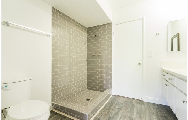 2041 N. Commonwealth Ave.