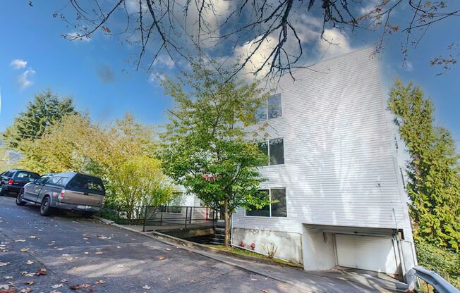 2 beds, 1 bath, 865 sqft, $2,240, Unit 207