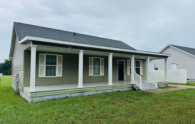 Charming 3-Bed, 2-Bath Home with Spacious Yard!