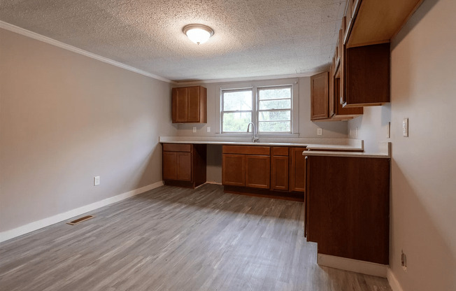 3 beds, 1 bath, $1,150