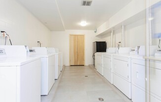 2 beds, 1 bath, $5,400, Unit 5D