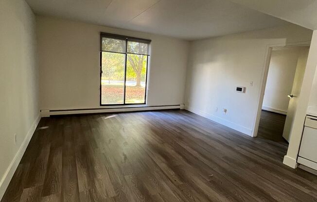 2 beds, 1.5 baths, 950 sqft, $1,545, Unit 100E