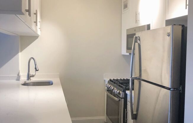 1 bed, 1 bath, 702 sqft, $5,100, Unit 008A