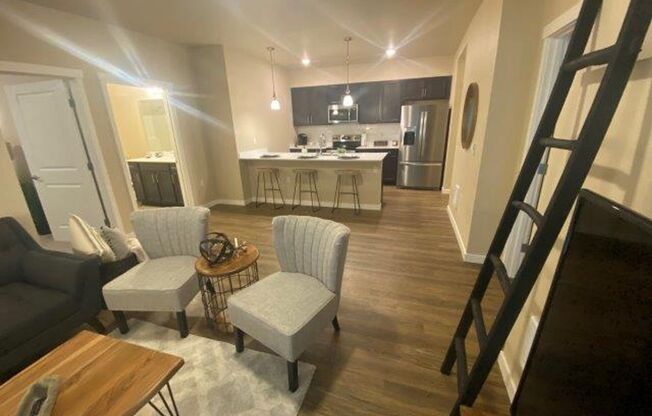 Gorgeous 3 bedroom 2bath apartment available now, FREE RENT UNTIL MAY 1st!!